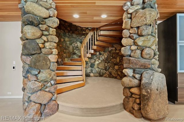 2095 Brighton Shores Trail, Howell, MI 48843