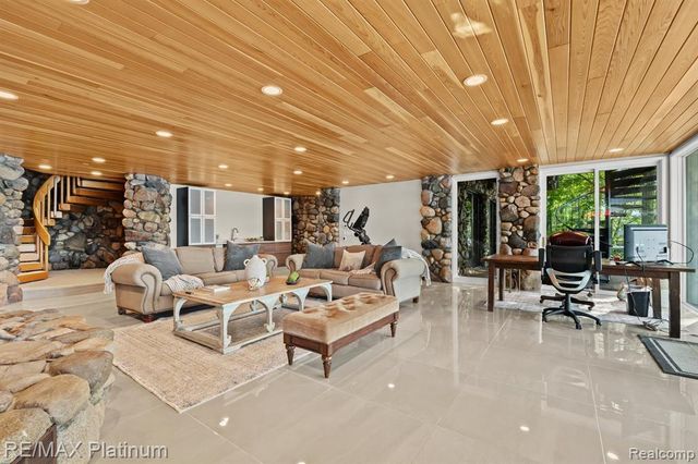 2095 Brighton Shores Trail, Howell, MI 48843