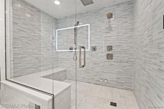 2095 Brighton Shores Trail, Howell, MI 48843