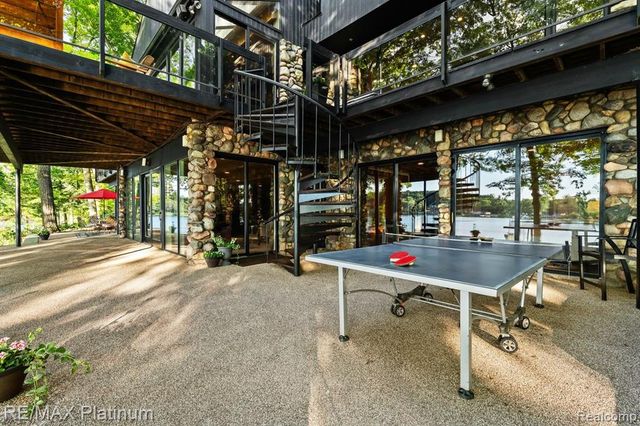 2095 Brighton Shores Trail, Howell, MI 48843