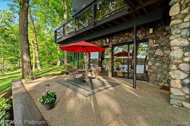 2095 Brighton Shores Trail, Howell, MI 48843