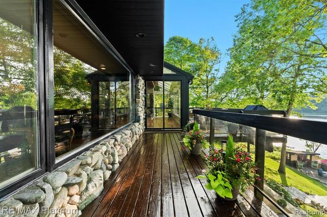 2095 Brighton Shores Trail, Howell, MI 48843