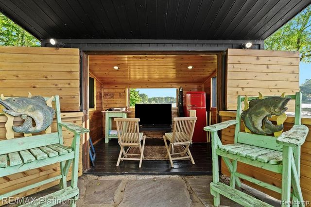 2095 Brighton Shores Trail, Howell, MI 48843