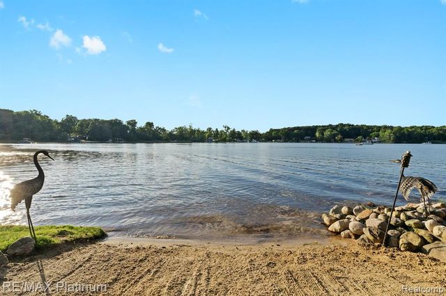2095 Brighton Shores Trail, Howell, MI 48843