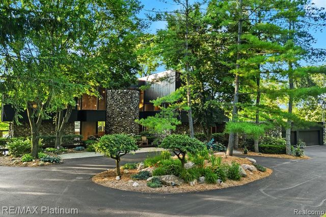 2095 Brighton Shores Trail, Howell, MI 48843
