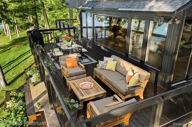 2095 Brighton Shores Trail, Howell, MI 48843