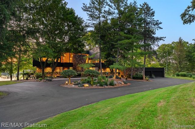 2095 Brighton Shores Trail, Howell, MI 48843