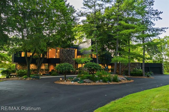 2095 Brighton Shores Trail, Howell, MI 48843