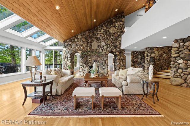 2095 Brighton Shores Trail, Howell, MI 48843