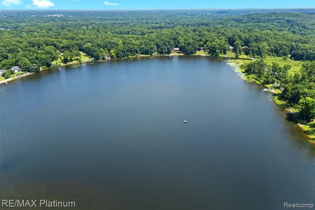 2095 Brighton Shores Trail, Howell, MI 48843