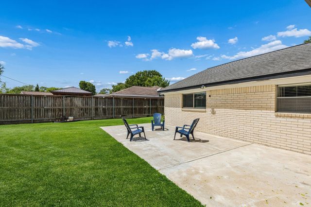 5811 Birchmont Drive, Houston, TX 77092