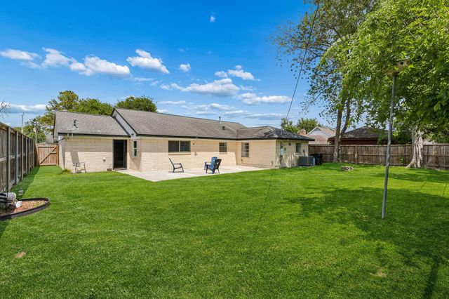 5811 Birchmont Drive, Houston, TX 77092