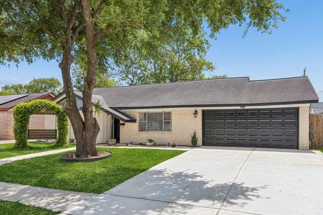 5811 Birchmont Drive, Houston, TX 77092