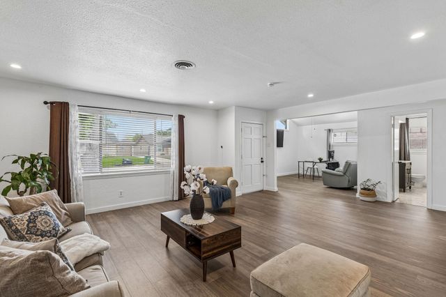 5811 Birchmont Drive, Houston, TX 77092