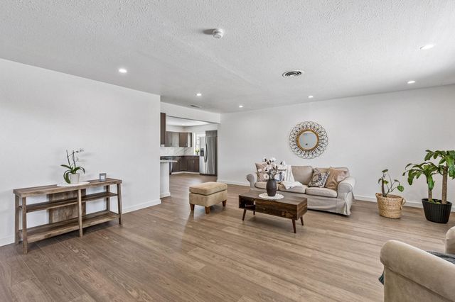 5811 Birchmont Drive, Houston, TX 77092