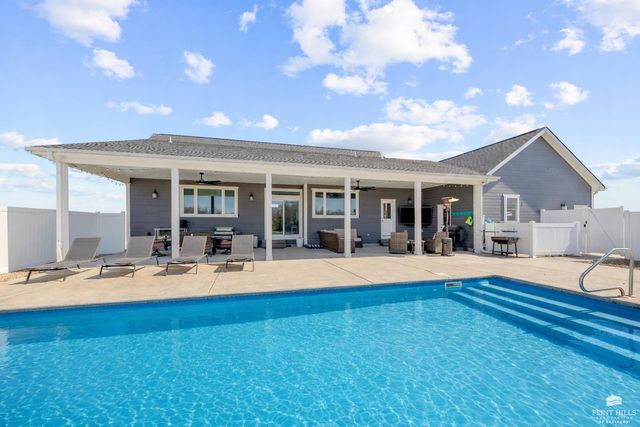 2671 Fair Road, Abilene, KS 67410