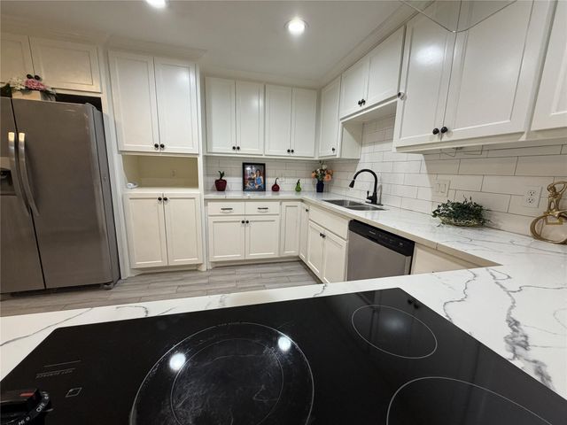 7703 Moonmist B, Houston, TX 77036