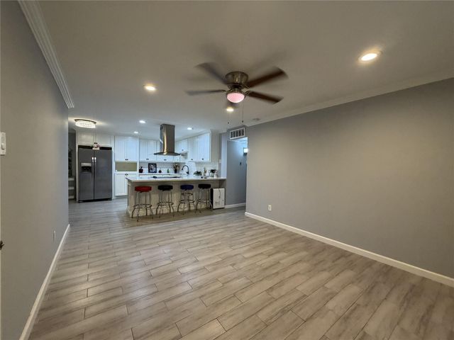 7703 Moonmist B, Houston, TX 77036