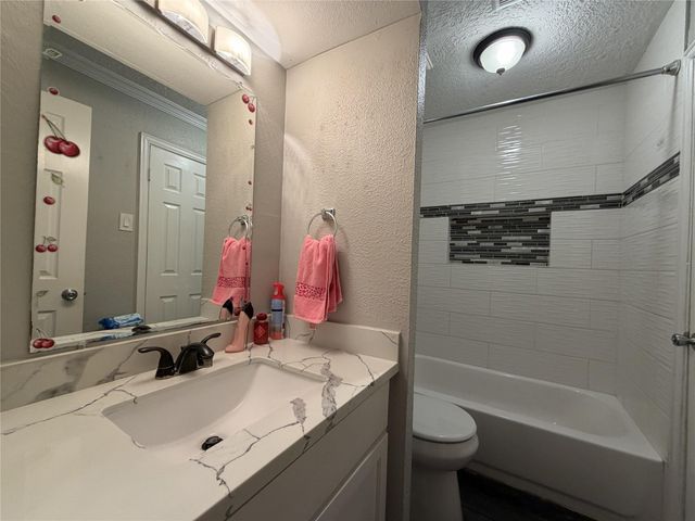 7703 Moonmist B, Houston, TX 77036