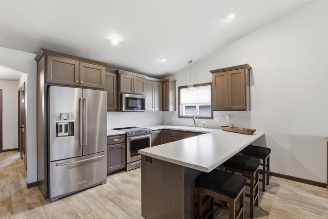 1146 LORI DRIVE, Neenah, WI 54956