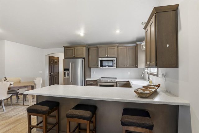 1146 LORI DRIVE, Neenah, WI 54956