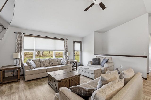1146 LORI DRIVE, Neenah, WI 54956