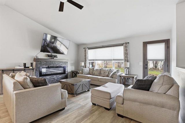 1146 LORI DRIVE, Neenah, WI 54956