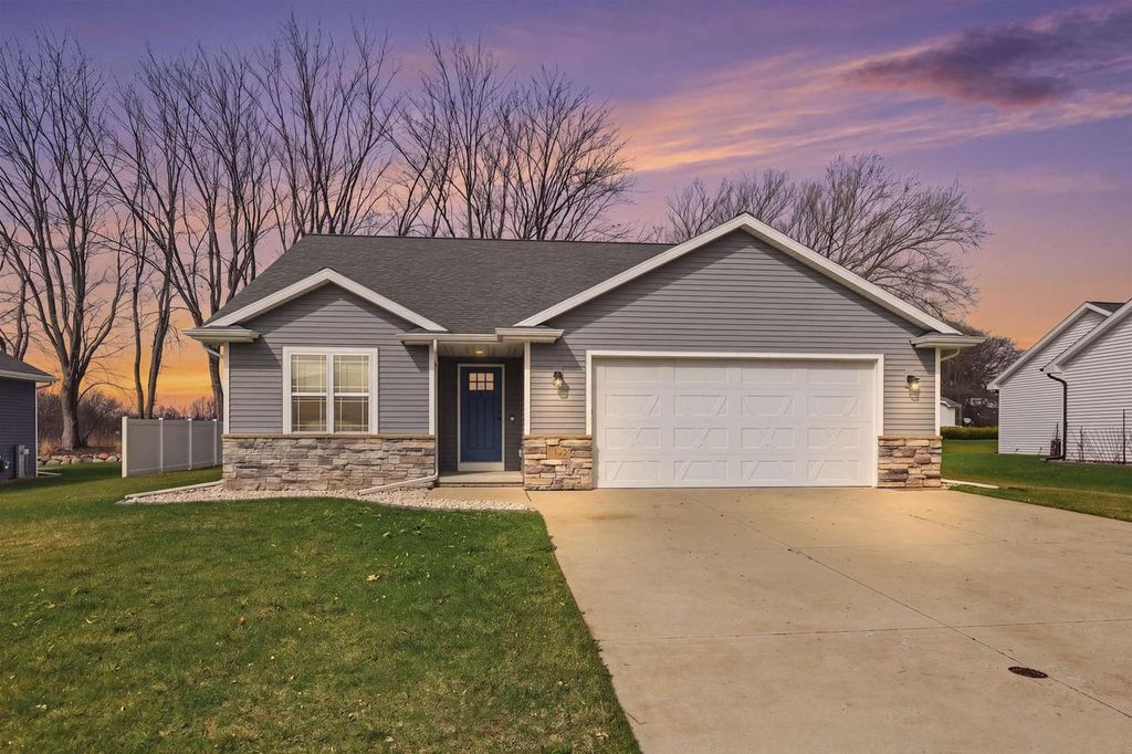 1146 LORI DRIVE, Neenah, WI 54956
