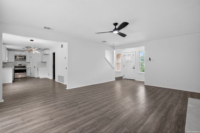 9814 BROAD FOREST ST, San Antonio, TX 78250