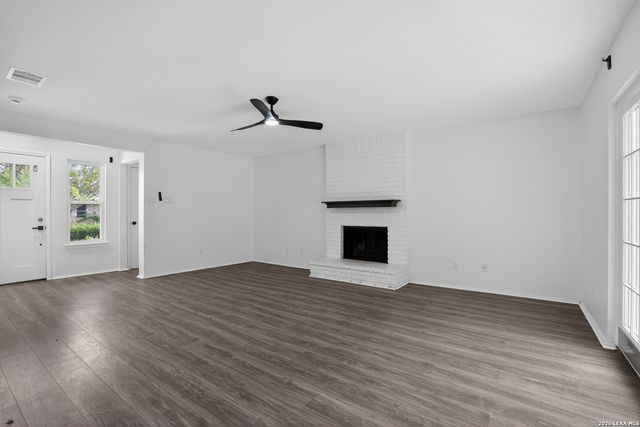 9814 BROAD FOREST ST, San Antonio, TX 78250