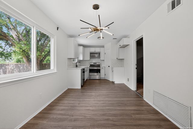 9814 BROAD FOREST ST, San Antonio, TX 78250