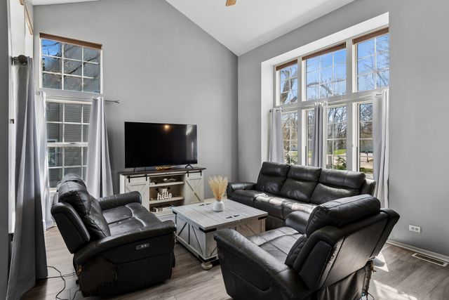 909 Brompton Circle, Bolingbrook, IL 60440