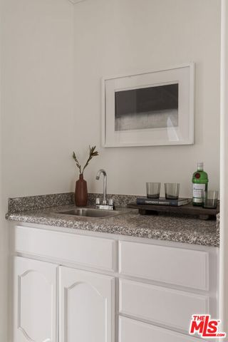 4003 Sunset Drive 8, Los Angeles, CA 90027