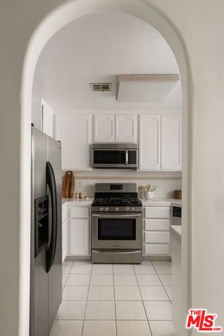 4003 Sunset Drive 8, Los Angeles, CA 90027