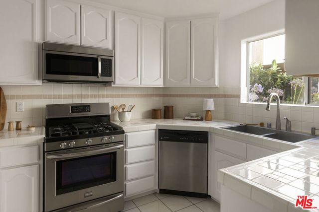 4003 Sunset Drive 8, Los Angeles, CA 90027