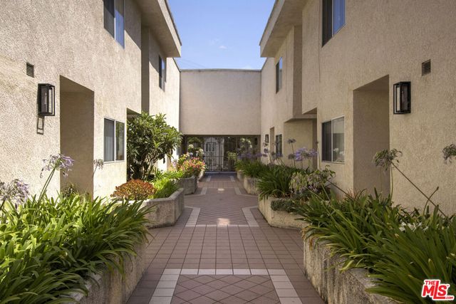 4003 Sunset Drive 8, Los Angeles, CA 90027