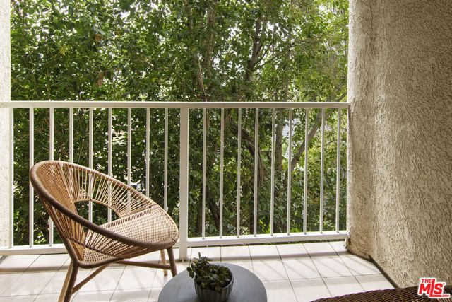 4003 Sunset Drive 8, Los Angeles, CA 90027