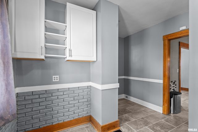 1920 CAREY Avenue, Davenport, IA 52803