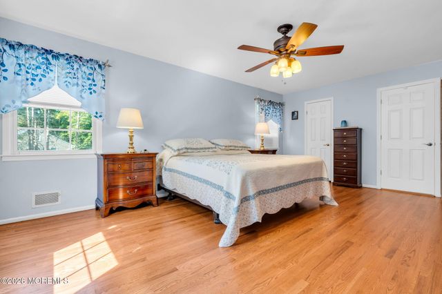 72 Marcshire Drive, Middletown, NJ 07748