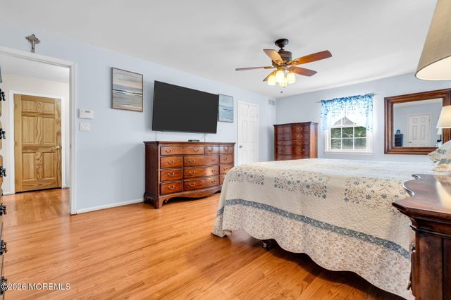 72 Marcshire Drive, Middletown, NJ 07748