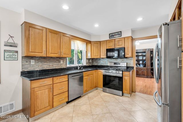 72 Marcshire Drive, Middletown, NJ 07748