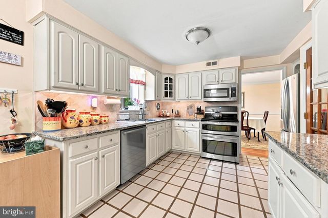 401 WALNUT HILL RD, West Chester, PA 19382