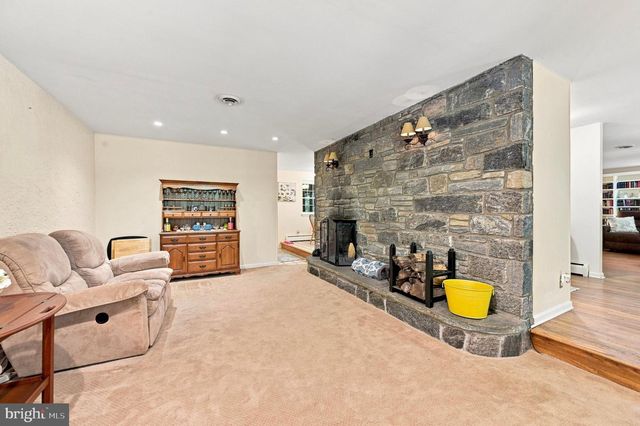 401 WALNUT HILL RD, West Chester, PA 19382