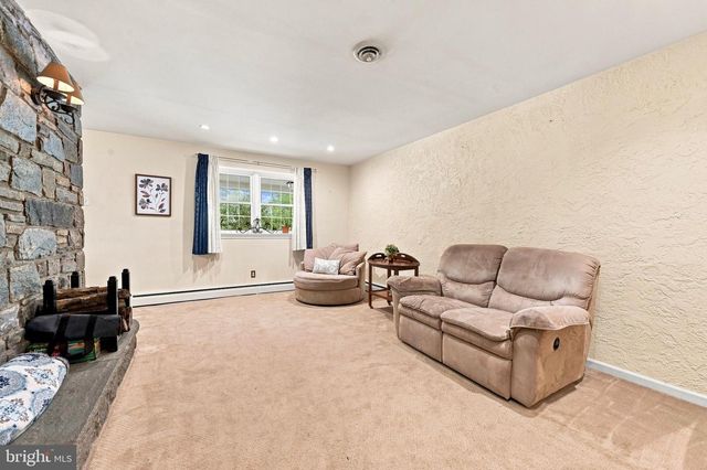 401 WALNUT HILL RD, West Chester, PA 19382