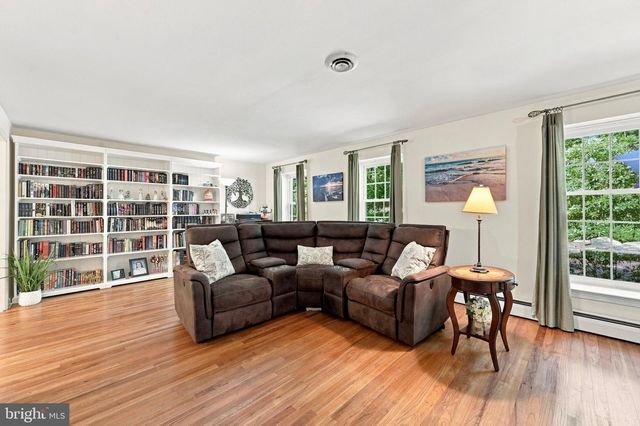401 WALNUT HILL RD, West Chester, PA 19382