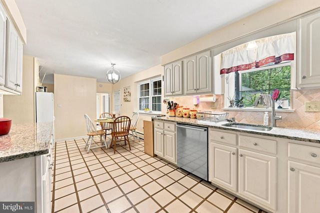 401 WALNUT HILL RD, West Chester, PA 19382