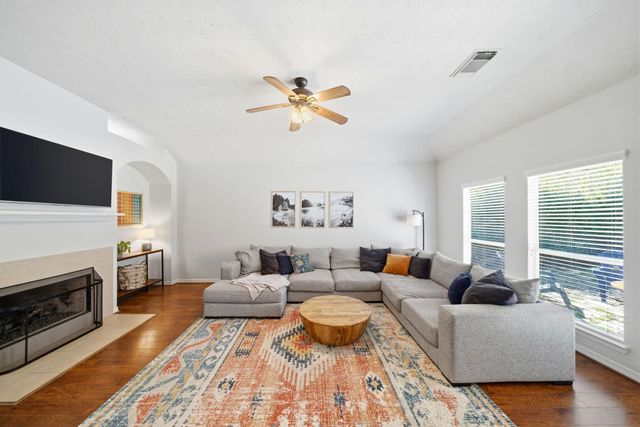 28831 Hidden Cove Drive, Magnolia, TX 77354