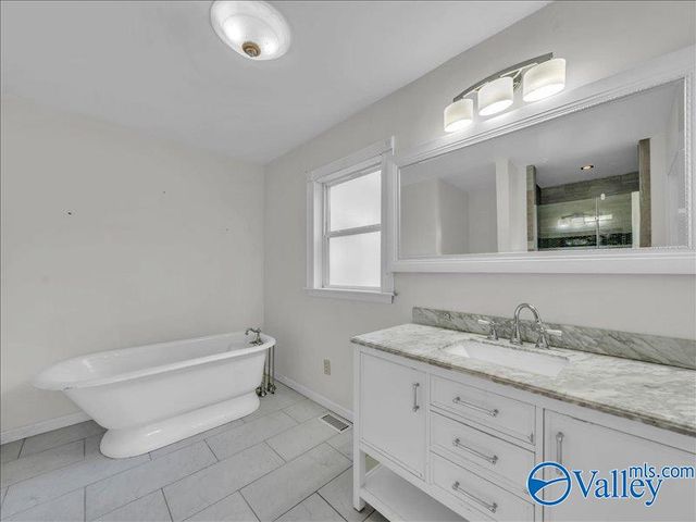 2004 Stratford Road SE, Decatur, AL 35601