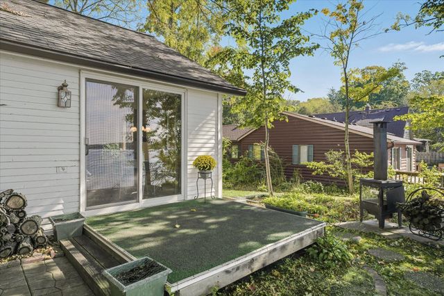 3083 Lake Shore Ave, Medina, MN 55359