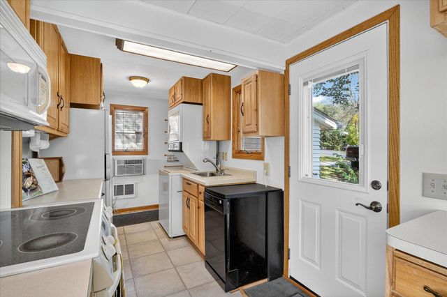 3083 Lake Shore Ave, Medina, MN 55359